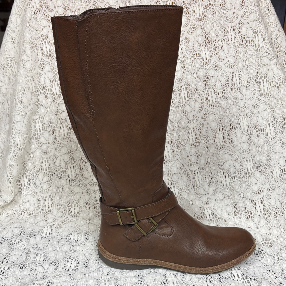 boc Classic Brown Heeled Boots - Picture 3 of 6